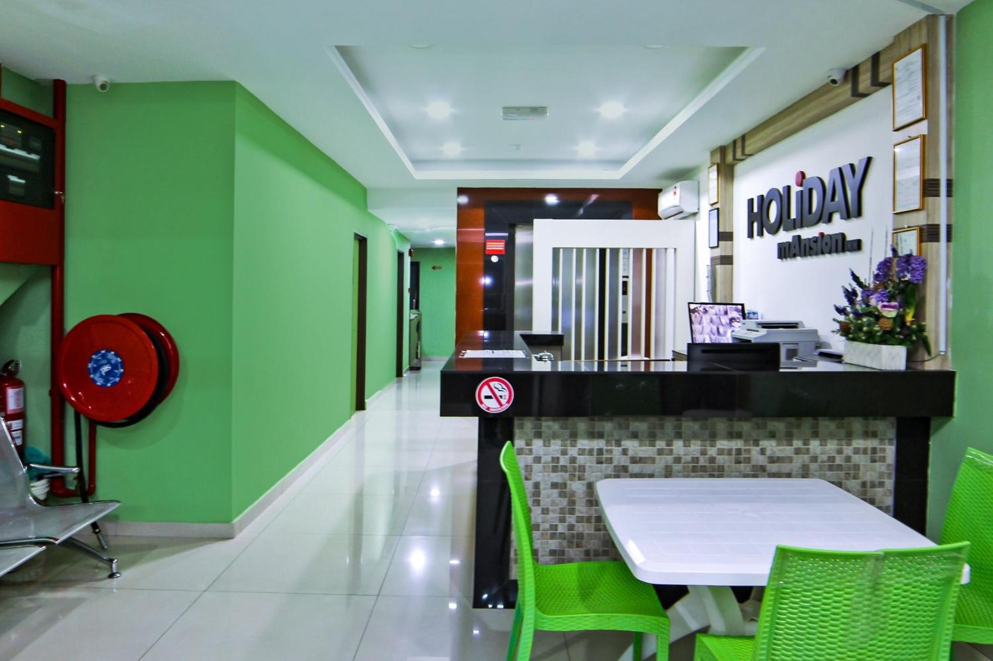 Oyo 44054 Holiday Mansion Inn Сибу Экстерьер фото