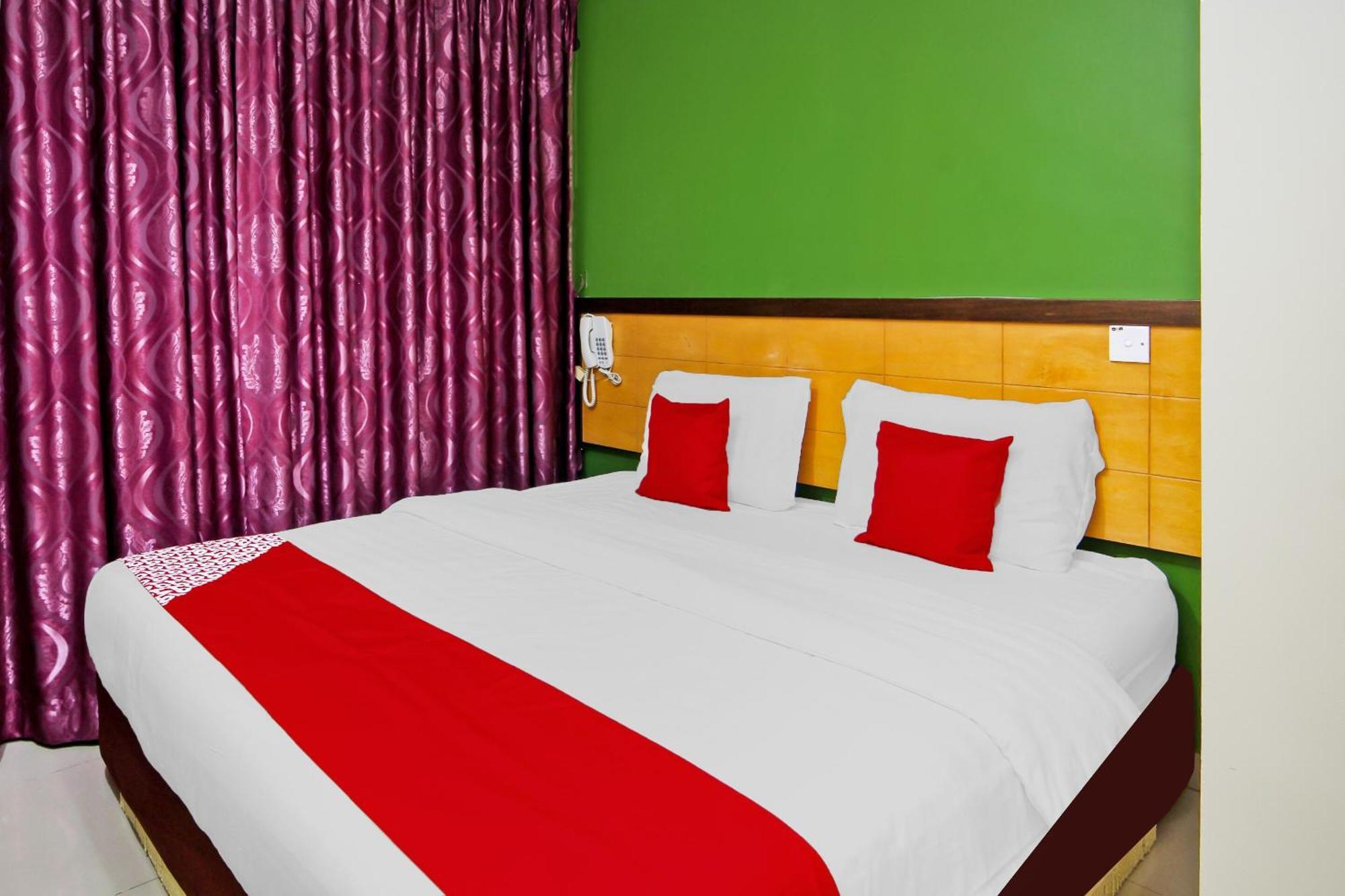 Oyo 44054 Holiday Mansion Inn Сибу Экстерьер фото