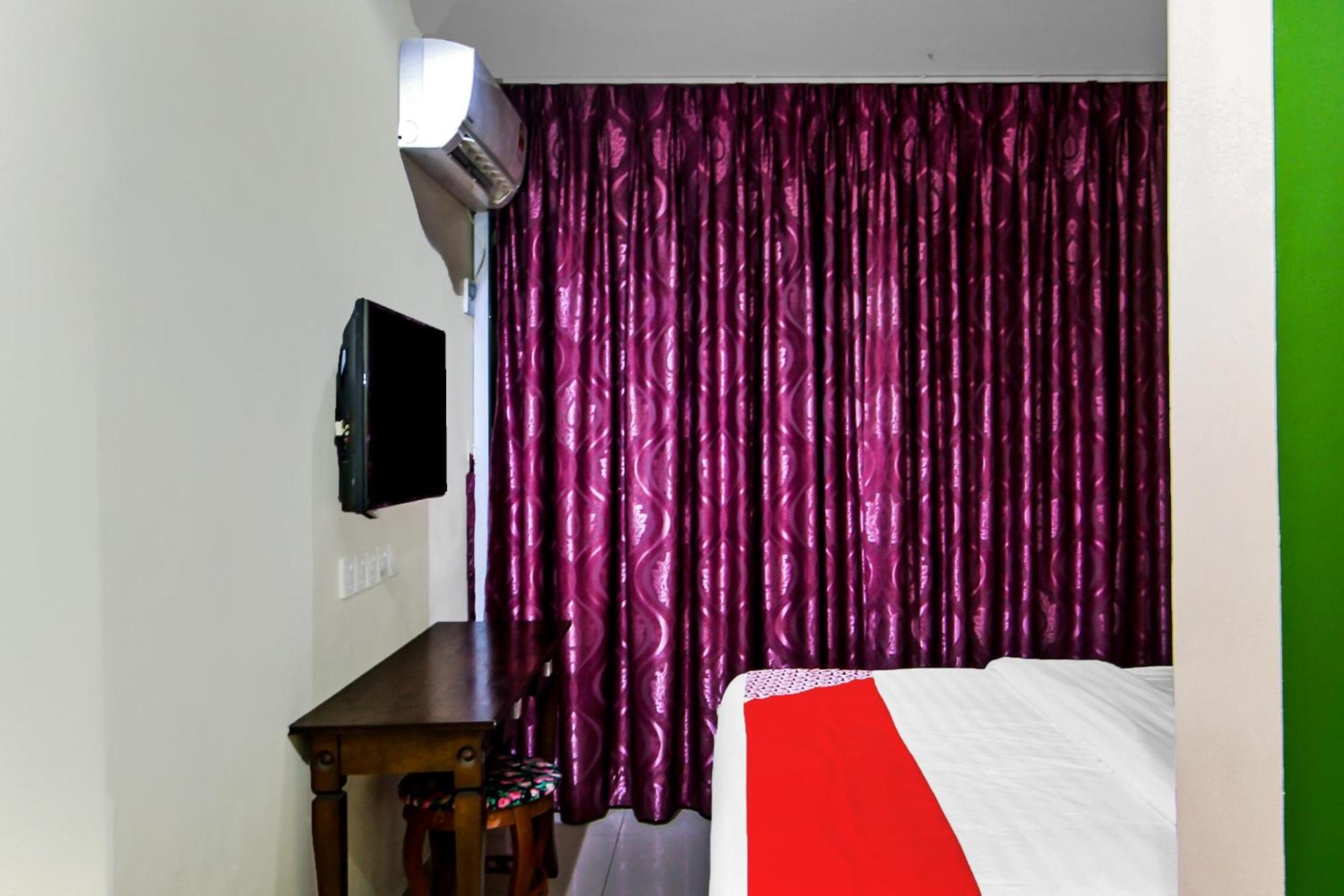 Oyo 44054 Holiday Mansion Inn Сибу Экстерьер фото