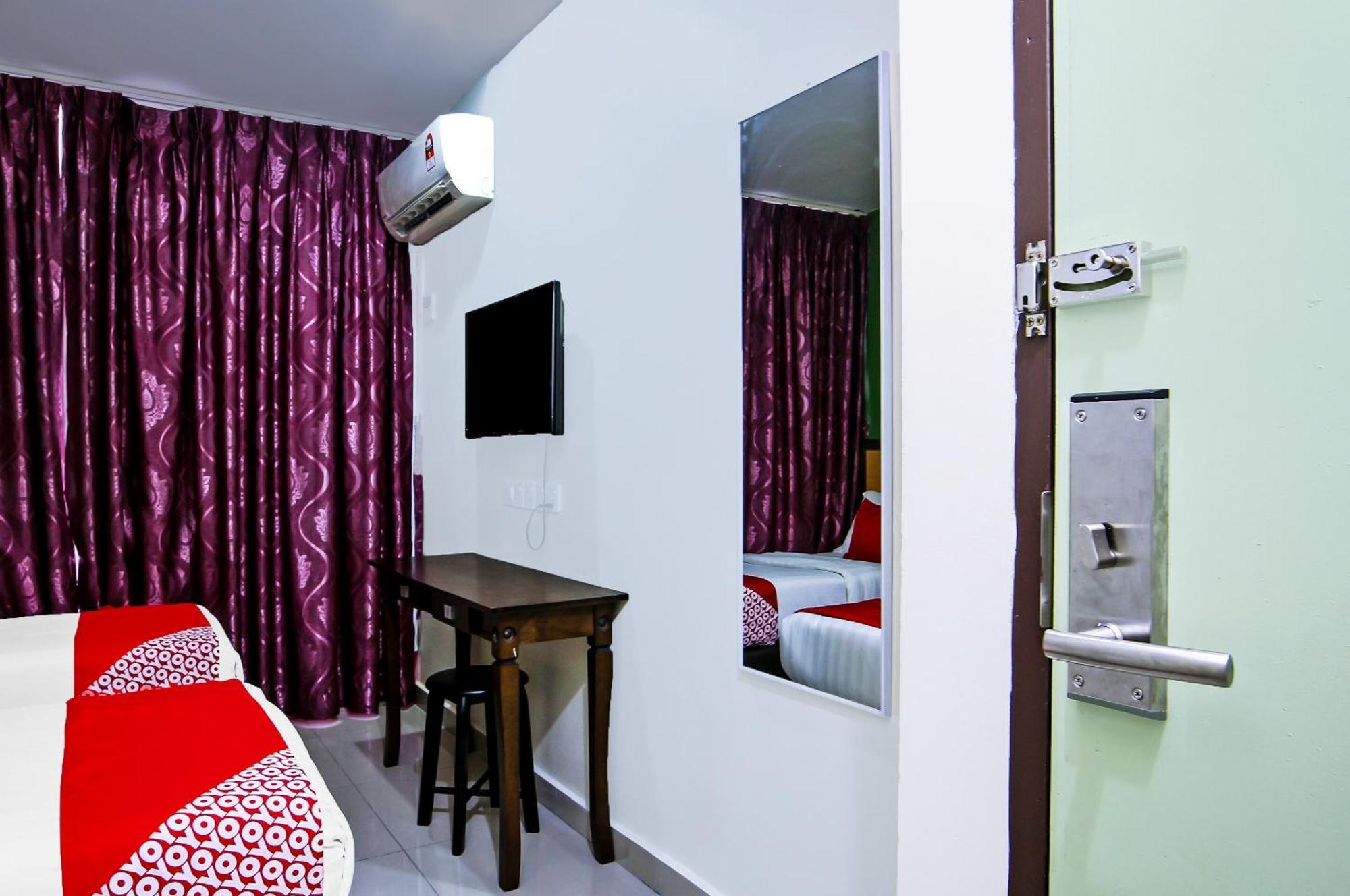 Oyo 44054 Holiday Mansion Inn Сибу Экстерьер фото