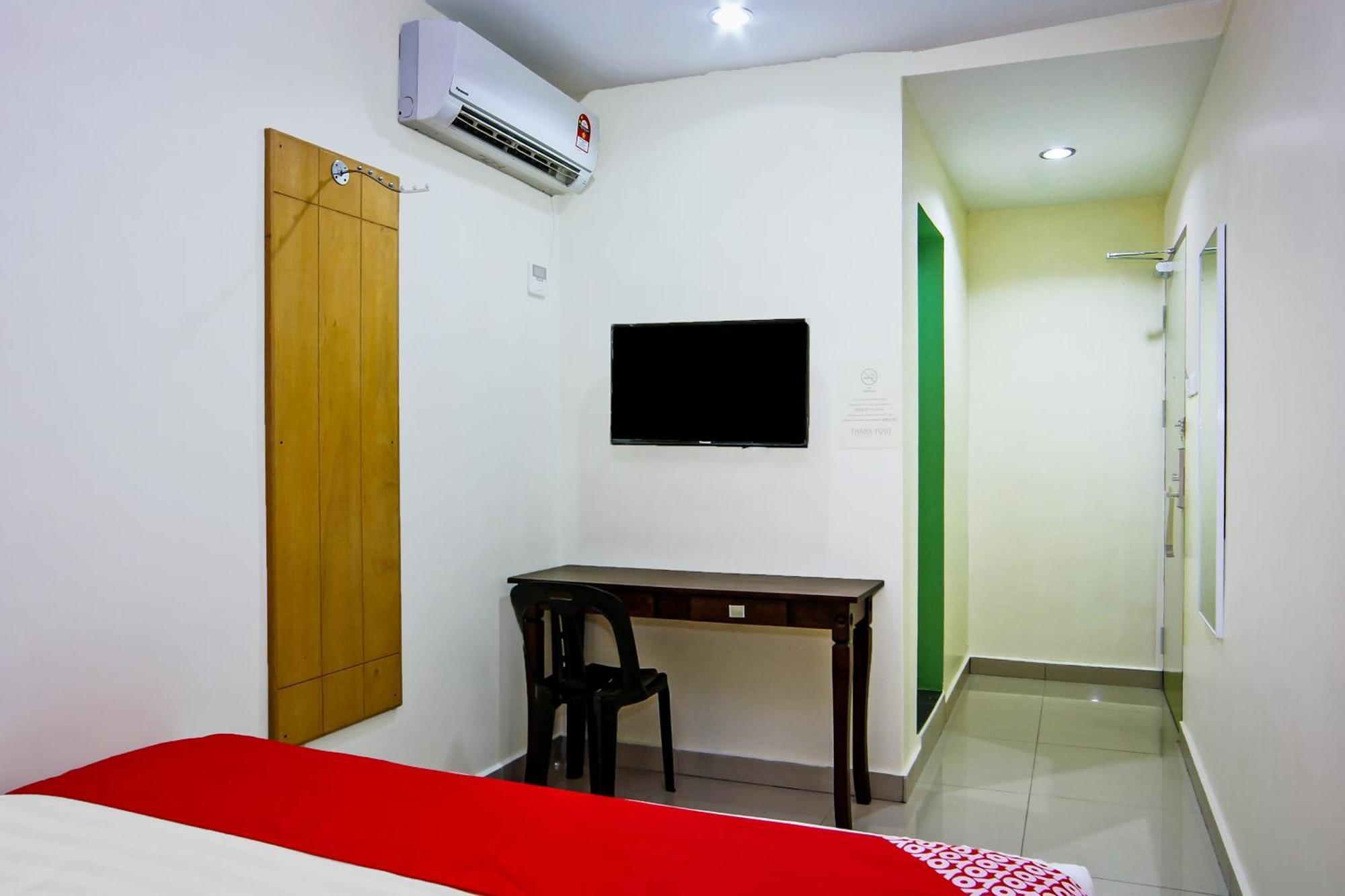 Oyo 44054 Holiday Mansion Inn Сибу Экстерьер фото